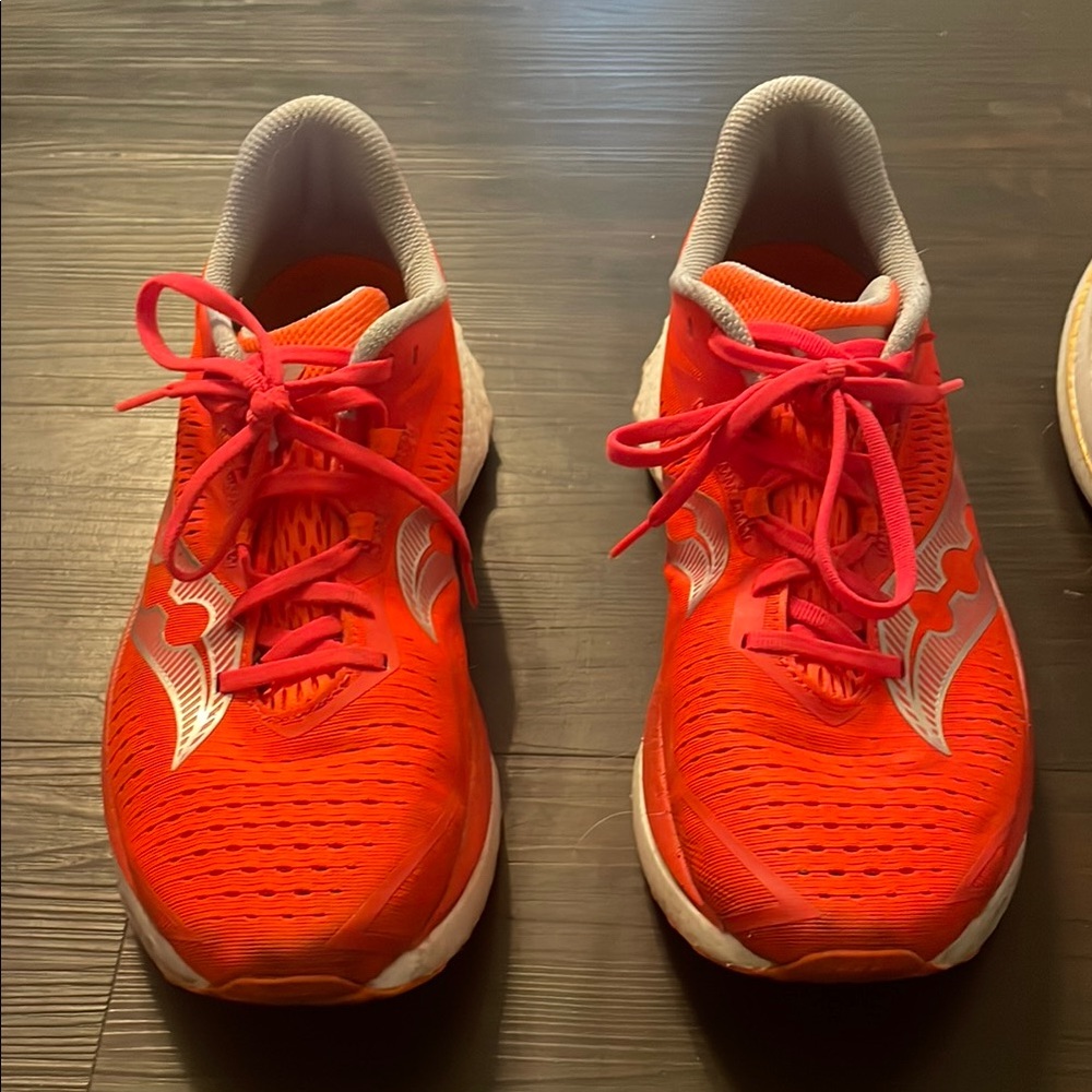 Saucony endorphin speed 4
Good condition 
About 150 miles Great